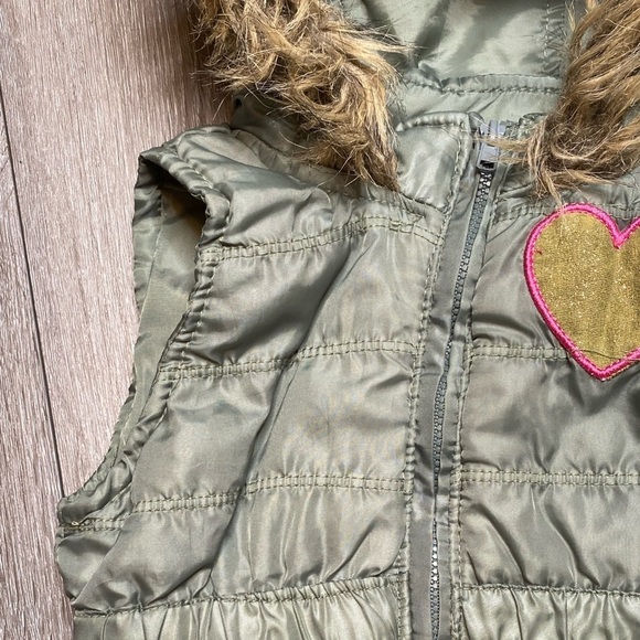 Girls Hooded Puffer Vest Green Size 6 - Picture 9 of 16